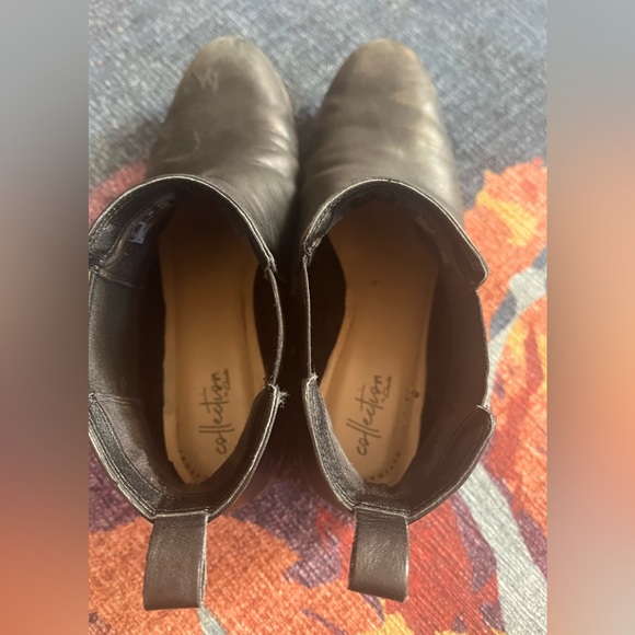 Women’s Clarks Chelsea Boots - Picture 2 of 5